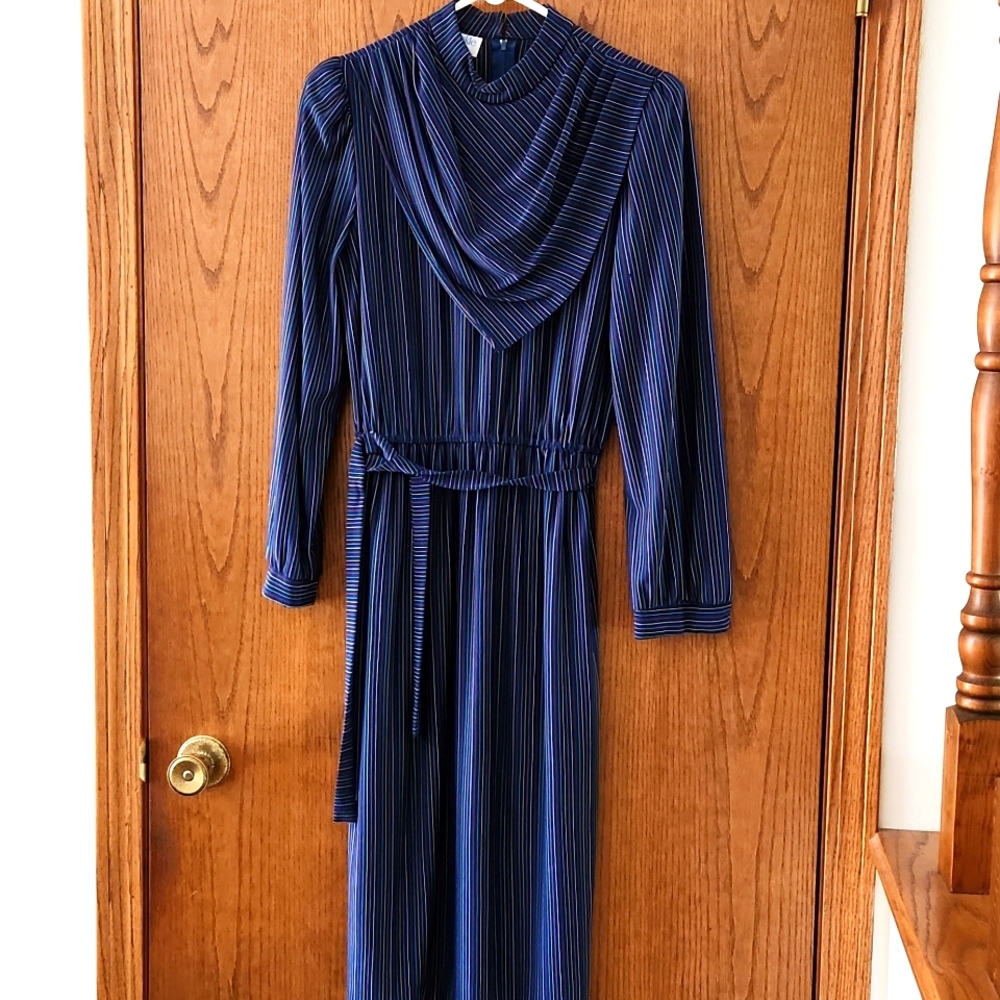 Misses vintage Periwinkle Size 14 belted dress - Picture 3 of 6